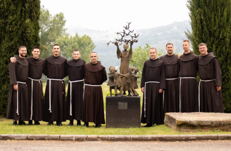 Osmorica novaka na Humcu polažu prve zavjete, među njima četiri iz Brotnja