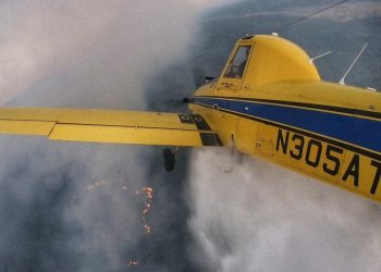 Pogledajte kako posada Air Tractora gasi požar u Grudama