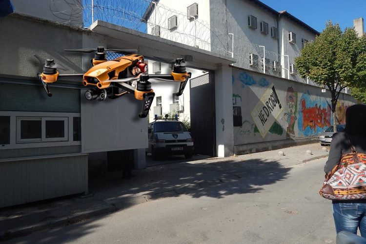 Policija u krugu zatvora u Mostaru srušila dron s drogom