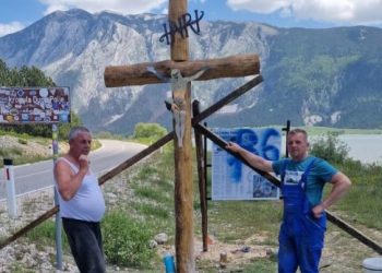 Postavljen križ na Blidinjskom jezeru: Znak vjere za sve putnike