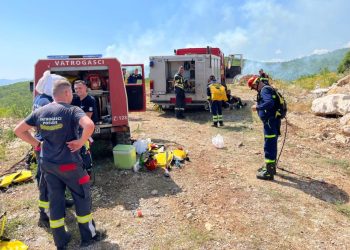 Požar u Grudama još aktivan, Crveni križ ŽZH osigurava podršku vatrogascima