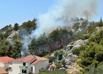 Uhićena osoba osumnjičena za izazivanje požara u Makarskoj
