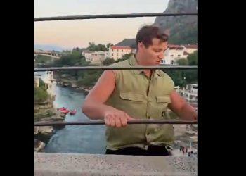 Pogledajte skok Švicarca sa Starog mosta iz drugog kuta