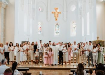 Lijepe vijesti iz Širokog Brijega: Sedmero novokrštenih na svetoj misi
