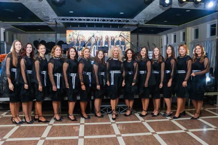 Široki Brijeg: Etno skupina Čuvarice nastupaju na Trgu Gojka Šuška