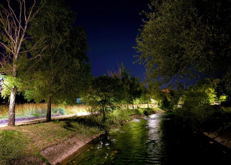 Široki Brijeg: Osvjetljena šetnica uz rijeku Lišticu na Vracama