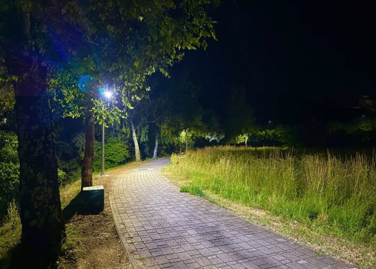 Široki Brijeg: Osvjetljena šetnica uz rijeku Lišticu na Vracama