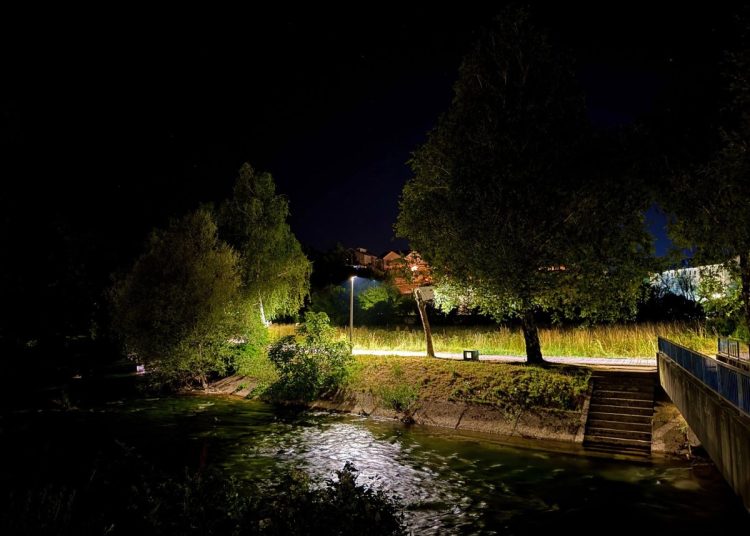 Široki Brijeg: Osvjetljena šetnica uz rijeku Lišticu na Vracama