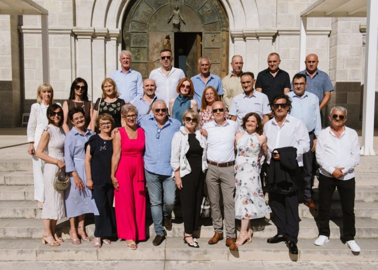 Široki Brijeg: Svečano obilježena 40. obljetnica mature