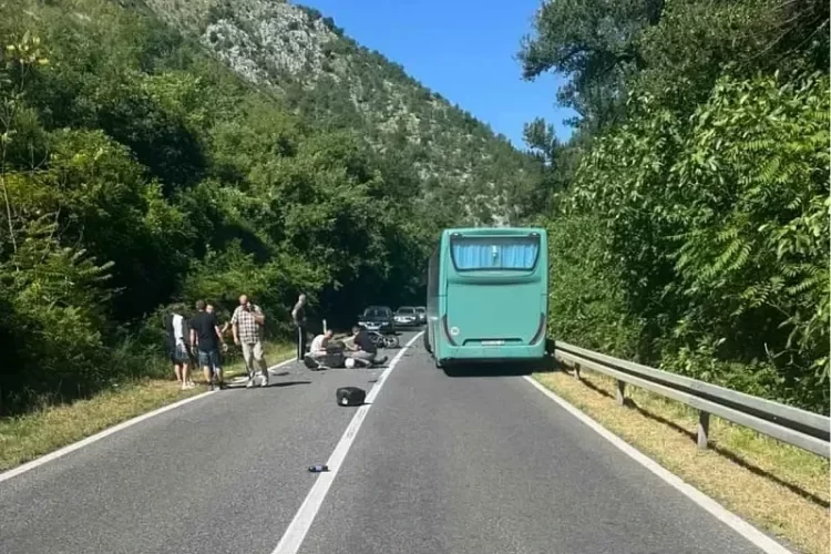 Sudar motocikla i autobusa na cesti Čapljina – Mostar