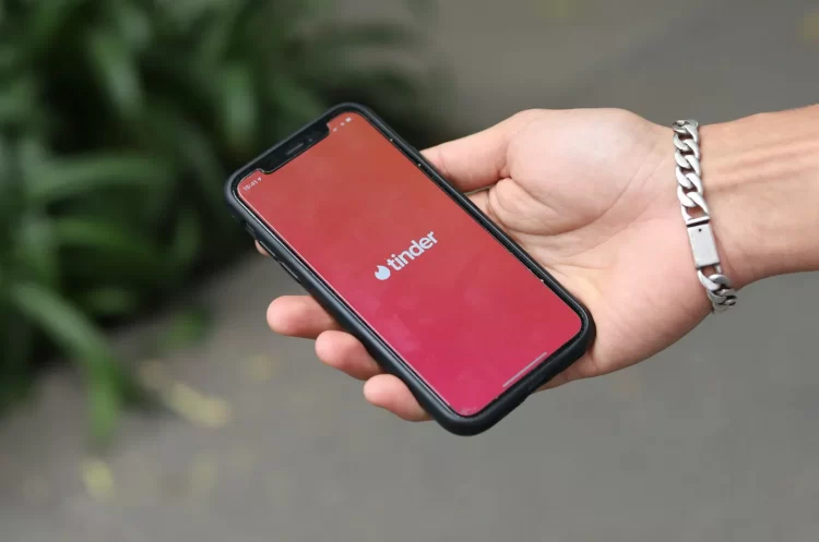 Tinder uvodi filter visine: Muškarci poručili da “onda uvedu i filter težine”