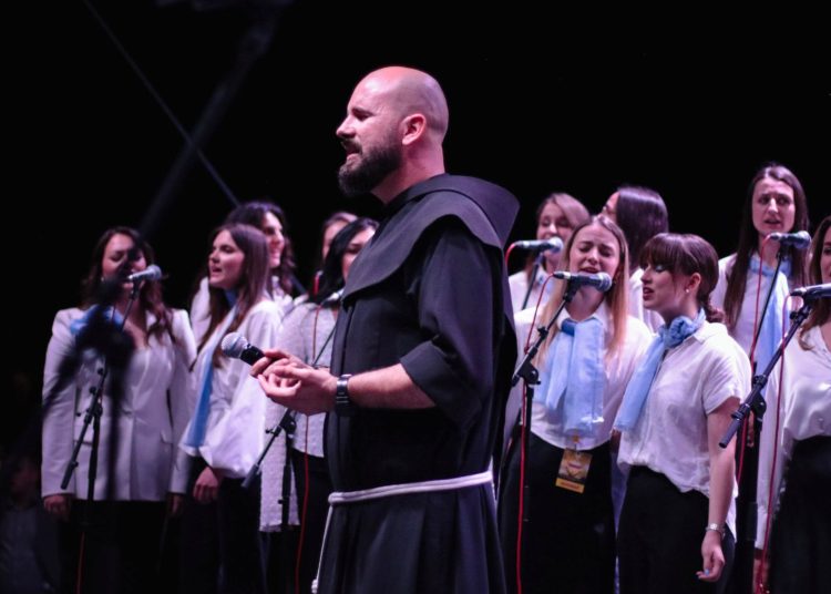 Tisuće ljudi u Mostaru na humanitarnom koncertu duhovne glazbe