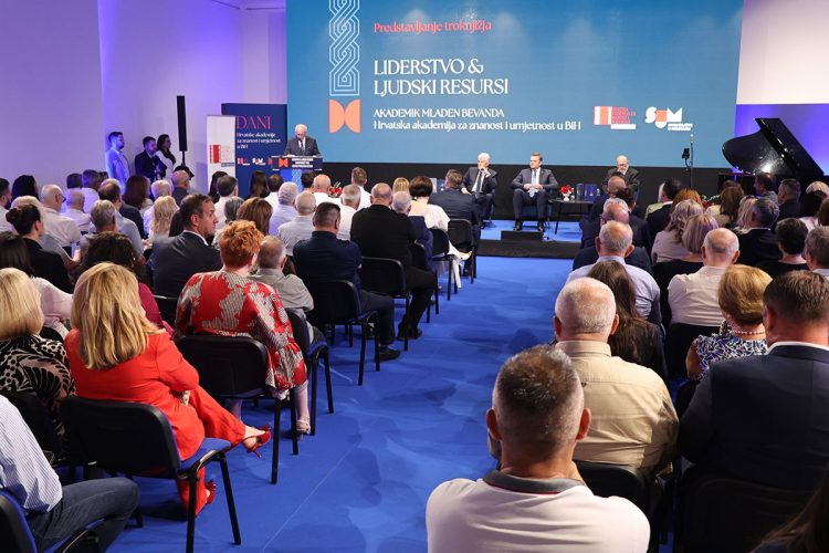 U Mostaru predstavljeno troknjižje Dragana Čovića