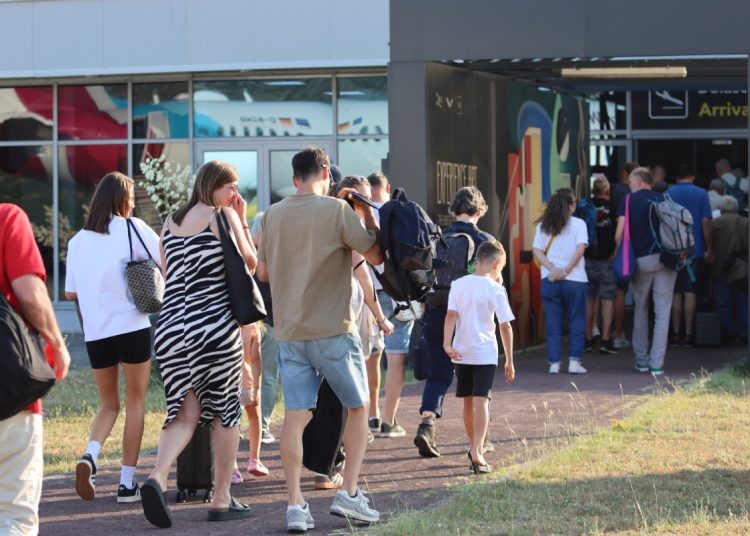 U Mostar sletio prvi zrakoplov iz Stuttgarta