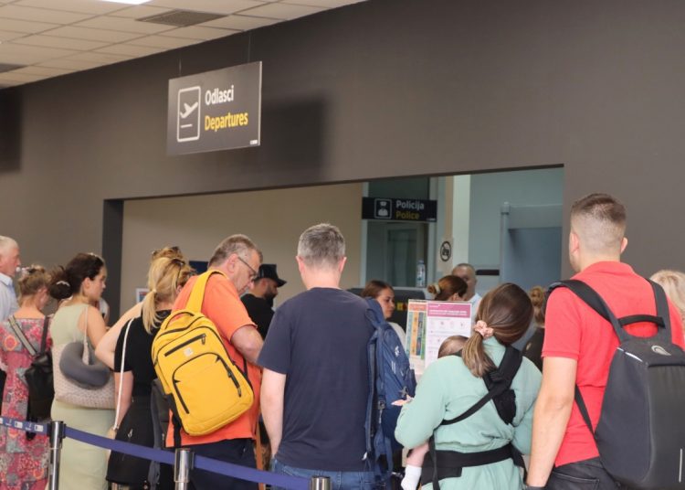 U Mostar sletio prvi zrakoplov iz Stuttgarta