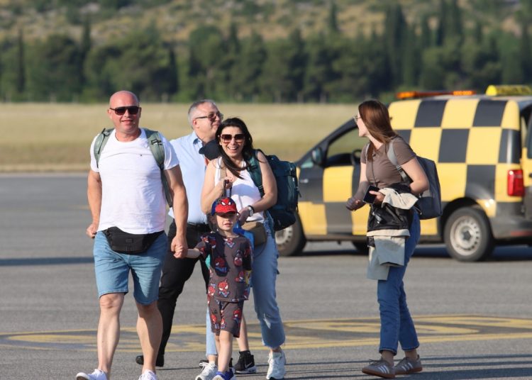 U Mostar sletio prvi zrakoplov iz Stuttgarta