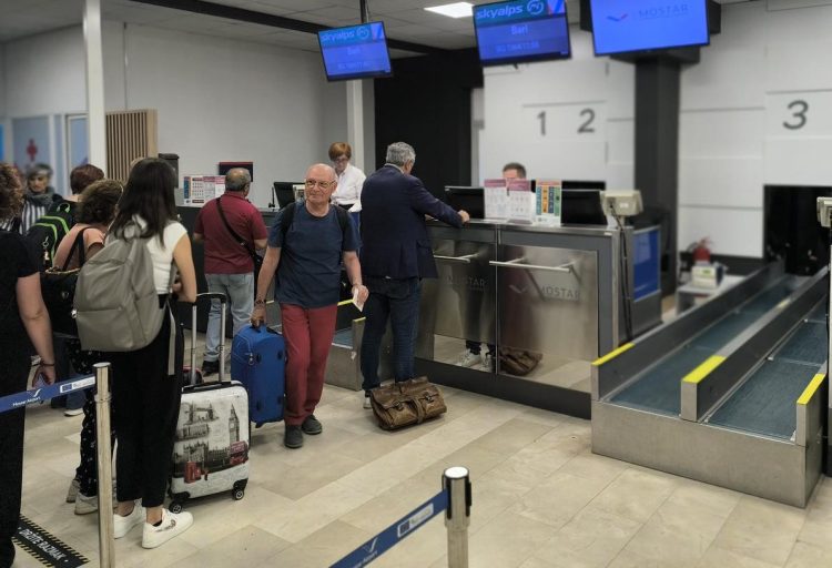 Zračna luka Mostar puna turista