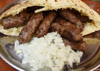 Poskupjeli ćevapi u Sarajevu: Evo koliko će sada koštati porcija na Baščaršiji