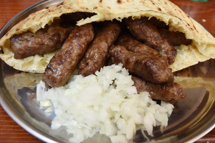 Poskupjeli ćevapi u Sarajevu: Evo koliko će sada koštati porcija na Baščaršiji