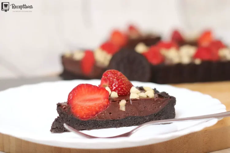 Recept za čokoladni tart s jagodama bez pečenja