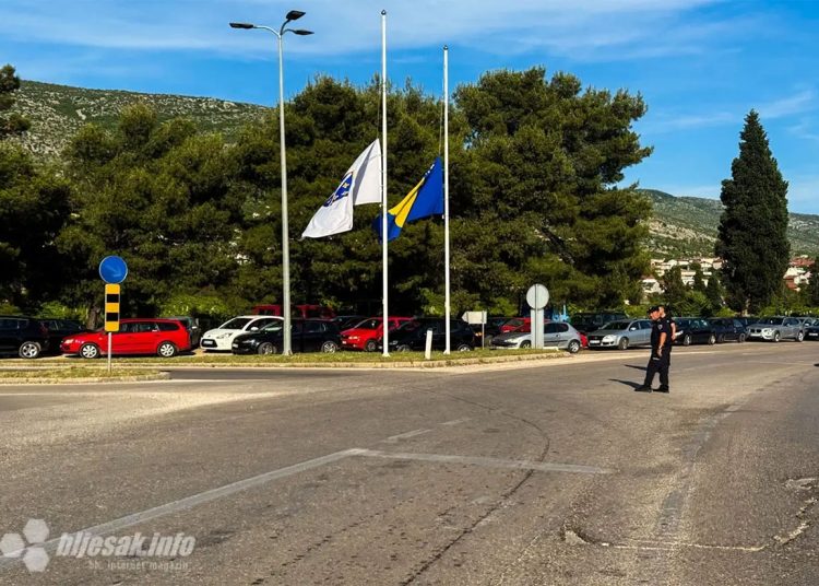 Mostar u suzama: Tisuće ljudi na oproštaju od troje mladih stradalih