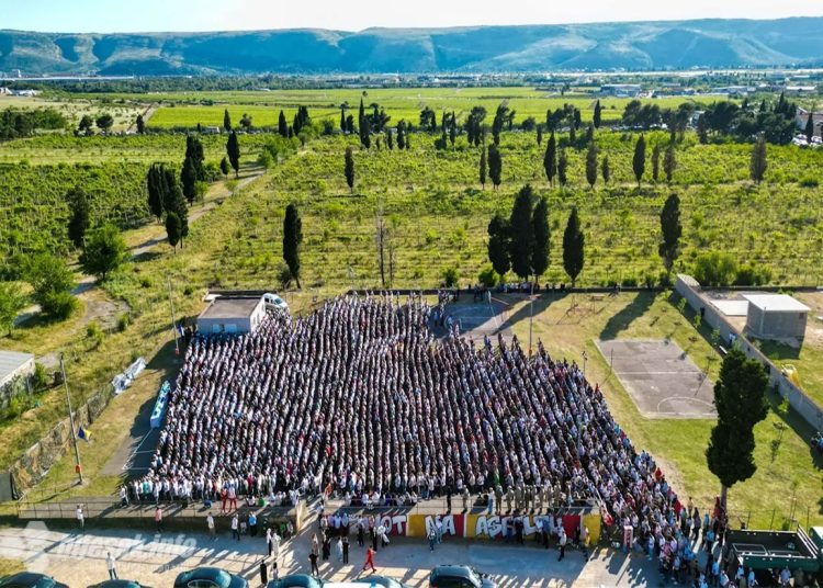 Mostar u suzama: Tisuće ljudi na oproštaju od troje mladih stradalih