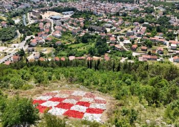 Široki Brijeg: Nastavljena akcija čišćenja hrvatskog grba na Ciganskom brdu