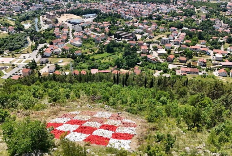 Široki Brijeg: Nastavljena akcija čišćenja hrvatskog grba na Ciganskom brdu