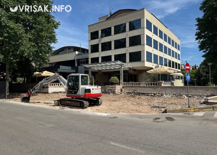 Široki Brijeg: Evo kako napreduju radovi ispred hotela Park