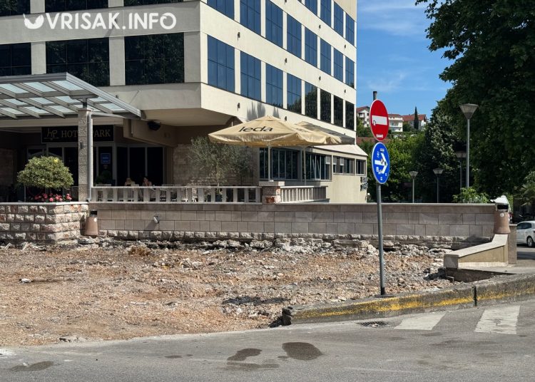 Široki Brijeg: Evo kako napreduju radovi ispred hotela Park