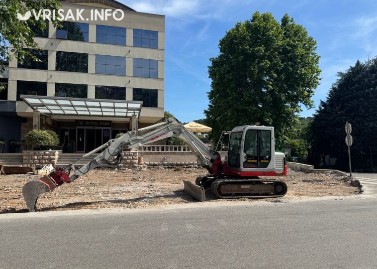 Široki Brijeg: Evo kako napreduju radovi ispred hotela Park