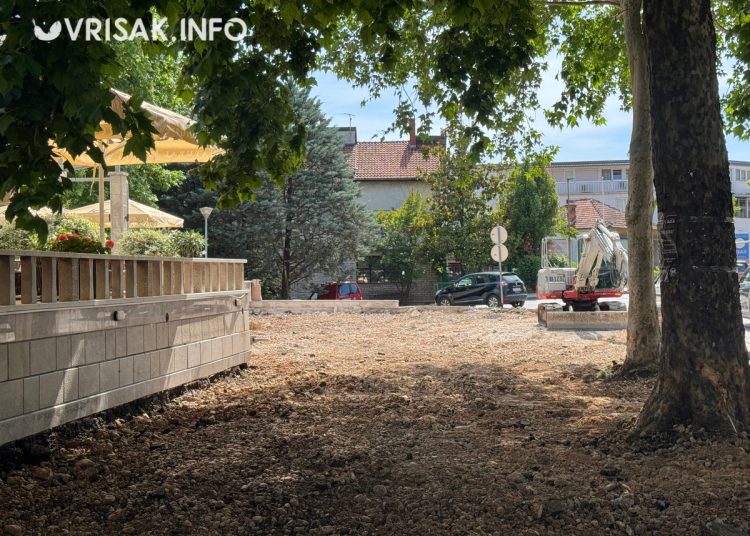 Široki Brijeg: Evo kako napreduju radovi ispred hotela Park
