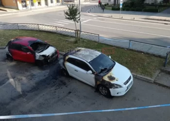 Požar dva parkirana vozila u Jablanici