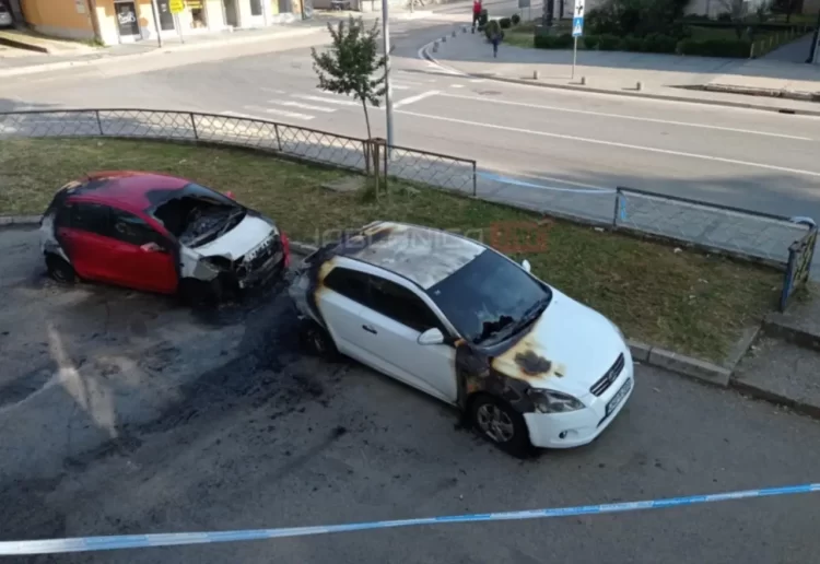 Požar dva parkirana vozila u Jablanici
