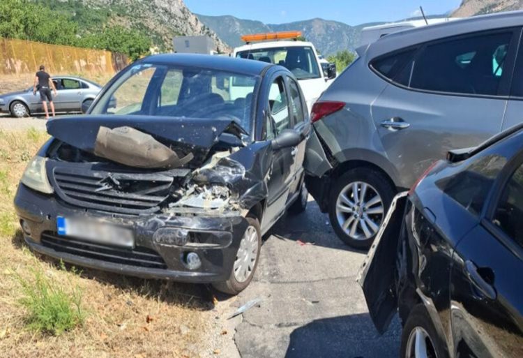 Tri vozila se sudarila kod Mostara, jedna osoba lakše ozlijeđena