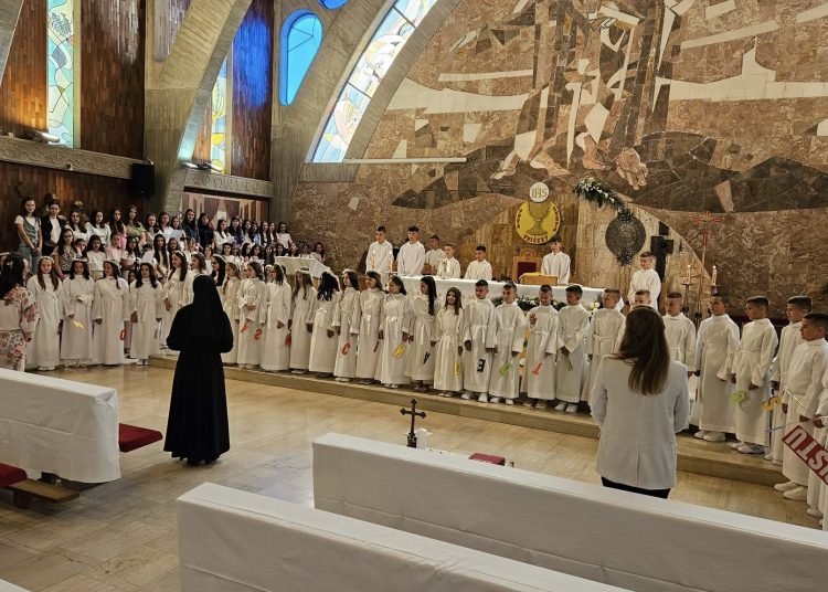 Prva sveta pričest na Kočerinu: 33 djece primilo Prvu svetu pričest