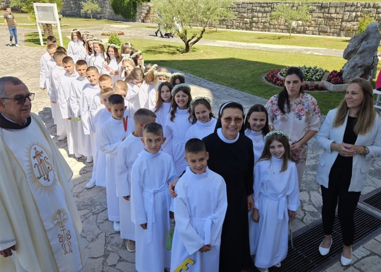 Prva sveta pričest na Kočerinu: 33 djece primilo Prvu svetu pričest
