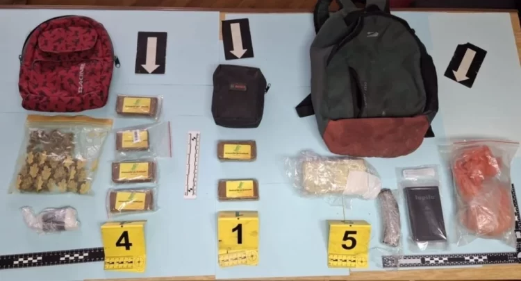 U Makarskoj uhićen 30-godišnjak: Pronađeni droga, oružje i eksplozivne tvari