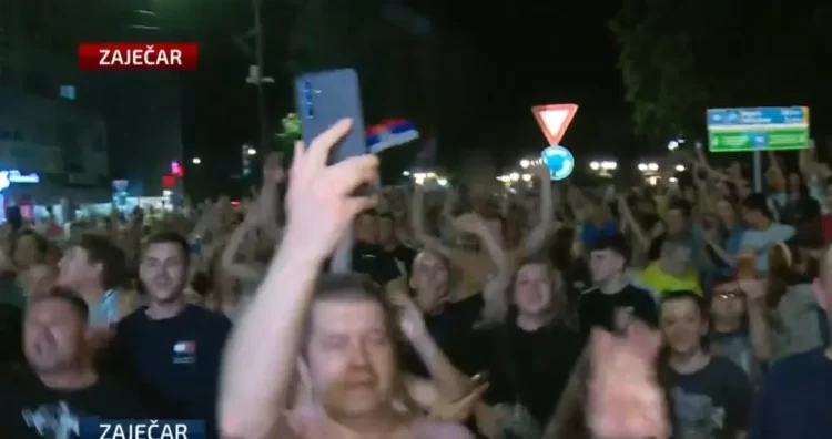 Tko je pobijedio? Opozicija slavi, a Vučić proglasio pobjedu
