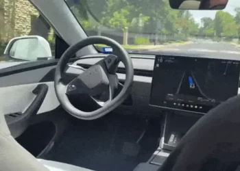 Pogledajte kako vozi Teslin robotaksi: Prepoznaje znakove, ali zna se pogriješiti