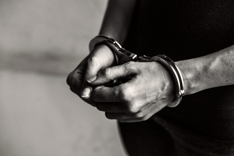 Drama u splitskoj policiji: Tražio da ide na WC pa nožem izbo policajca