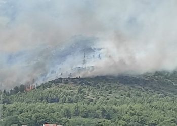 (VIDEO) Gori iznad Kaštela, dignuta tri kanadera: Policija otkrila krivca