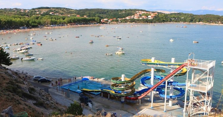 Detalji nesreće na Rabu: Curica (3) pala s tobogana na beton i poginula