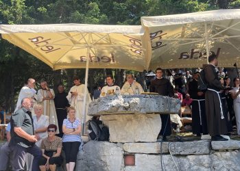 Tisuće hodočasnika na Kedžari obilježilo Divin dan uz polaganje redovničkih zavjeta