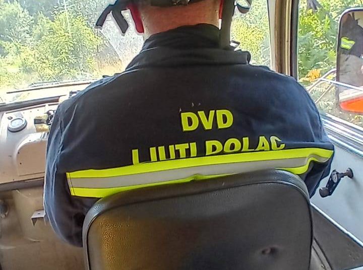 Požar iznad Ljutog Doca prijetio selu: Nadljudskim naporima vatrogasaca i mještana stavljen pod kontrolu