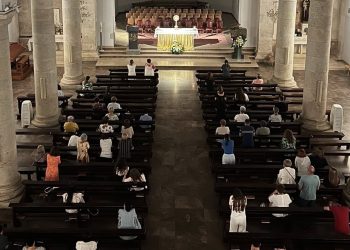 Široki Brijeg: Cjelonoćno klanjanje za obnovu cijele župe