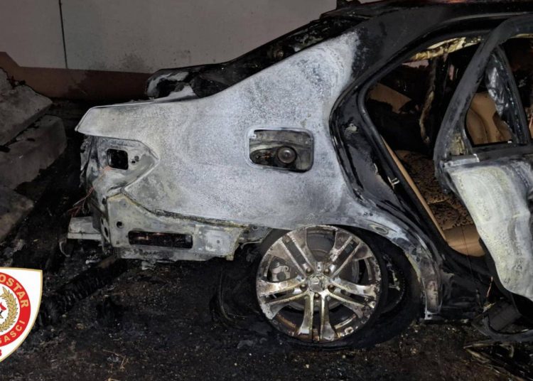 Mostar: Drugu noć zaredom izgorio automobil, ovaj put na Rudniku