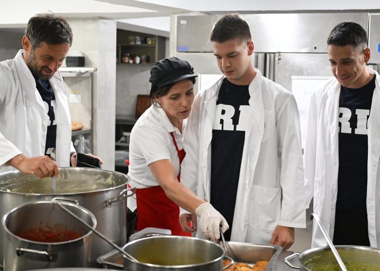 Bivši igrač NK Široki Brijeg sudjelovao u humanitarnoj akciji pripreme obroka za najpotrebitije