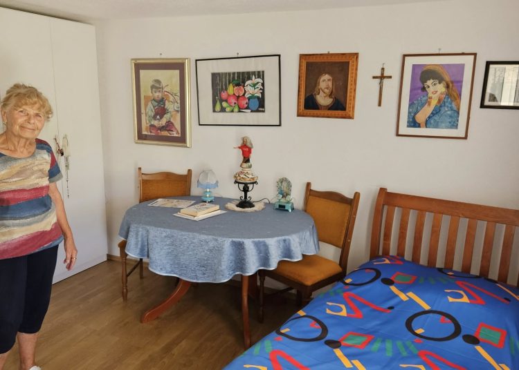 Priča koja osvaja srce: Pogledajte što je sve naslikala baka Blagica iz Crnih Lokava
