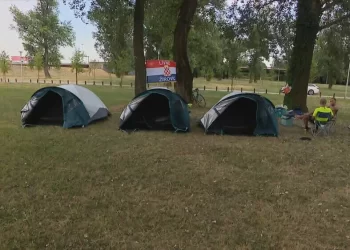 Nema kreveta? Livnjaci podigli “hotel pod zvijezdama” na Bundeku